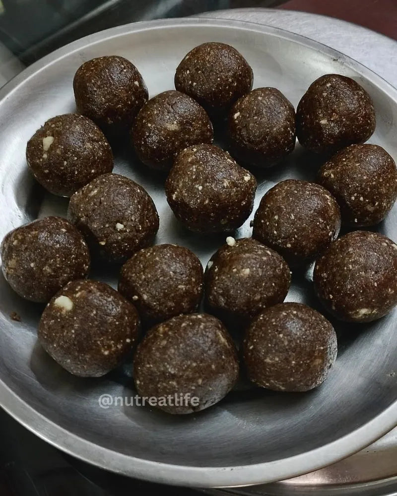 Ragi Dates Makhana Laddu