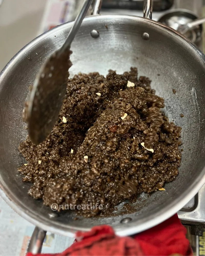 Ragi Dates Makhana Laddu